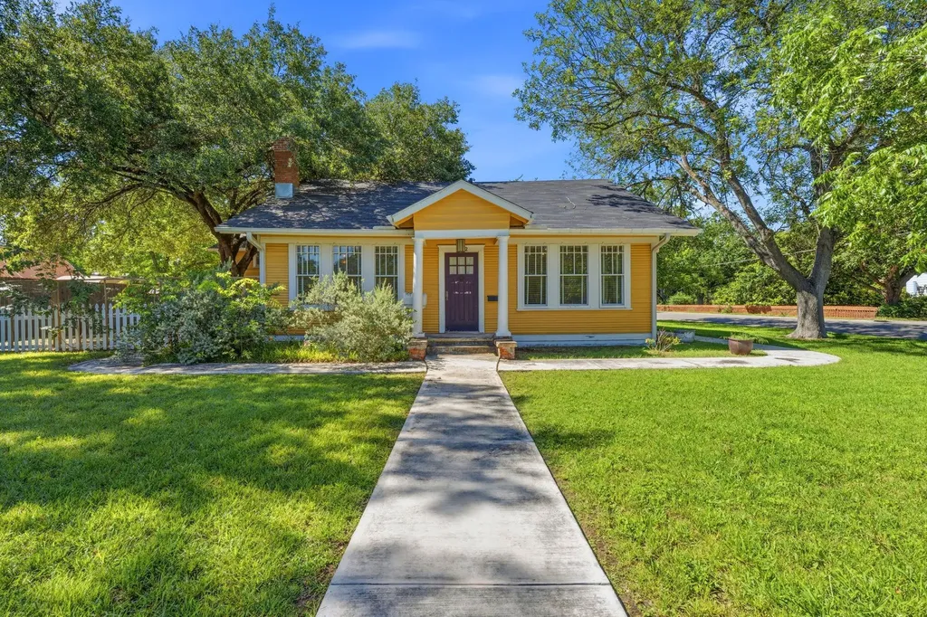 1232 Spruce Street Lockhart TX 78644