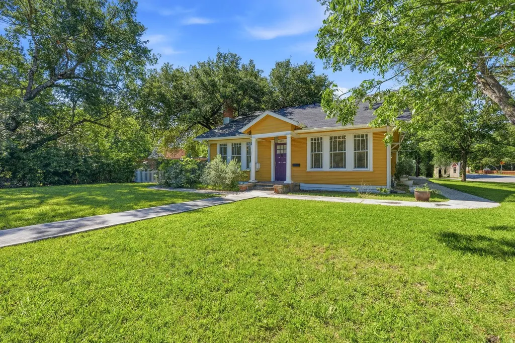 1232 Spruce Street Lockhart TX 78644