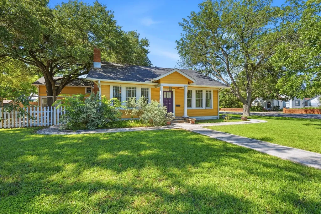 1232 Spruce Street Lockhart TX 78644