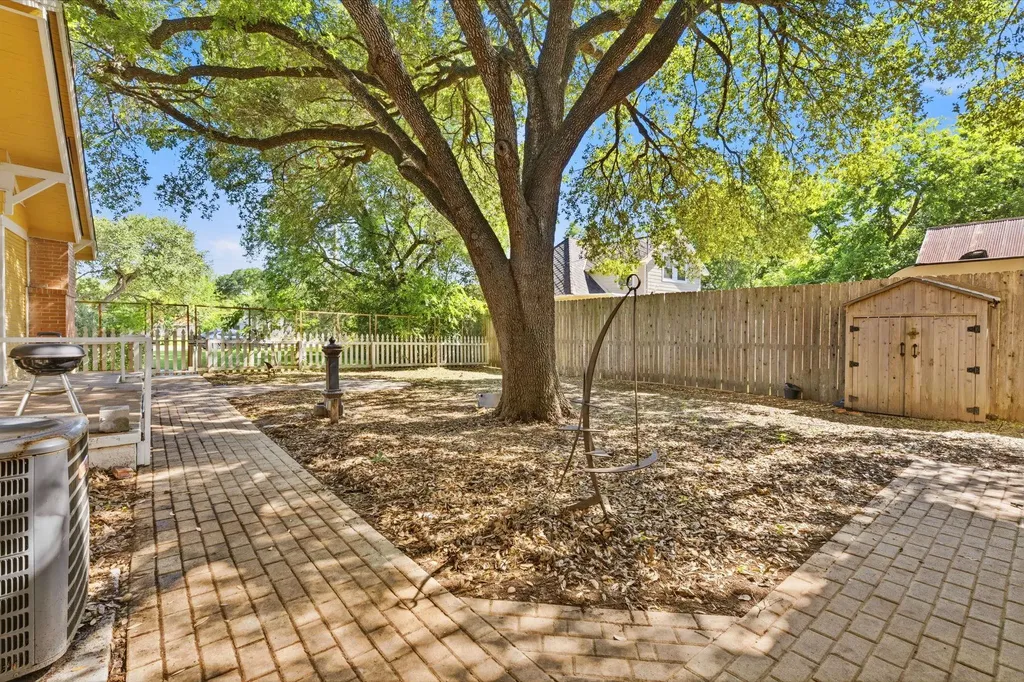 1232 Spruce Street Lockhart TX 78644