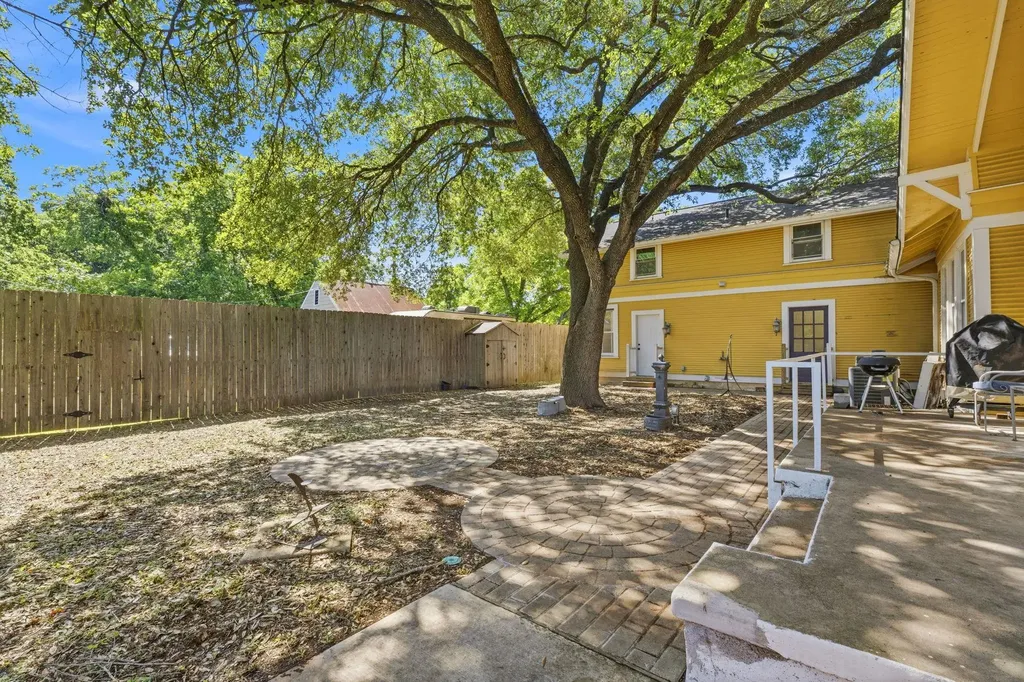 1232 Spruce Street Lockhart TX 78644