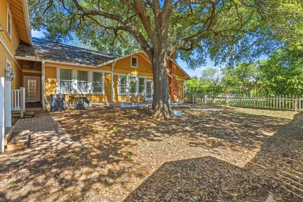 1232 Spruce Street Lockhart TX 78644