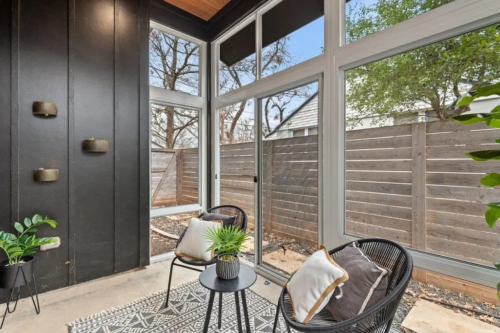 928 E 53rd 1/2 Street Austin TX 78751