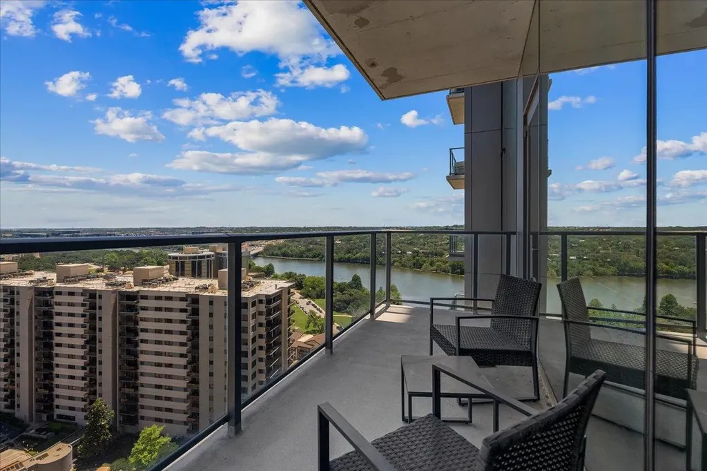 44 East Avenue Austin TX 78701