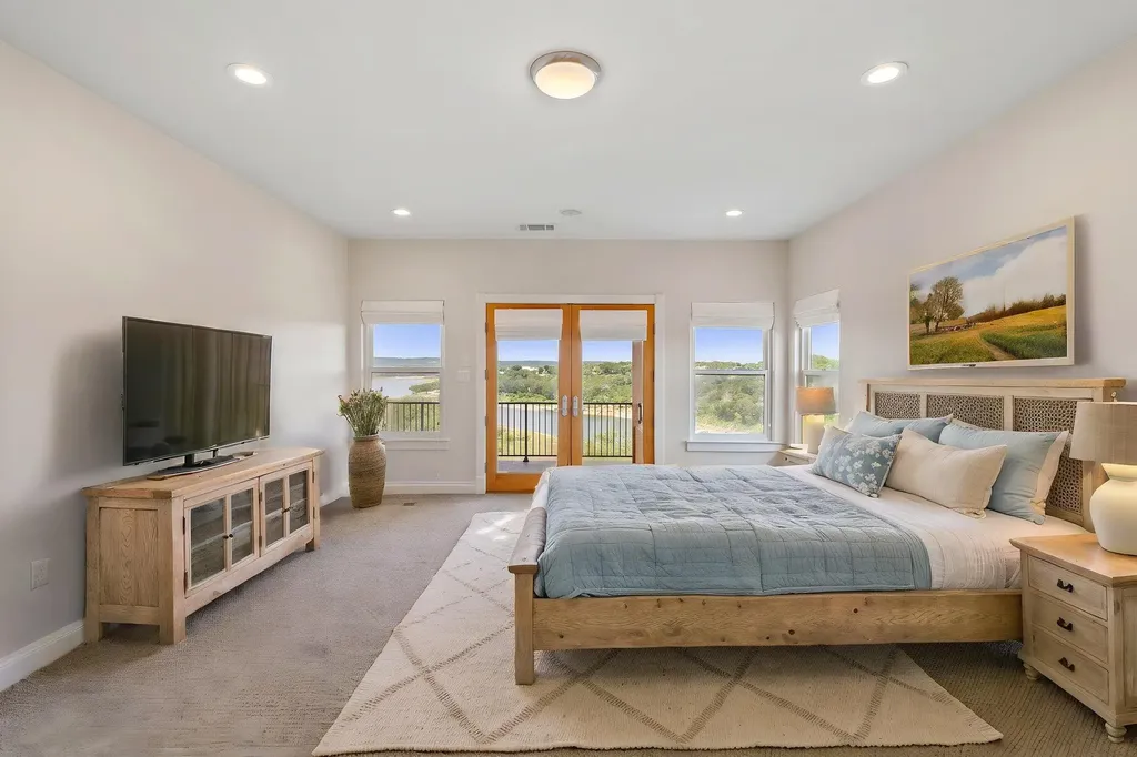 128 Carol Cove Spicewood TX 78669