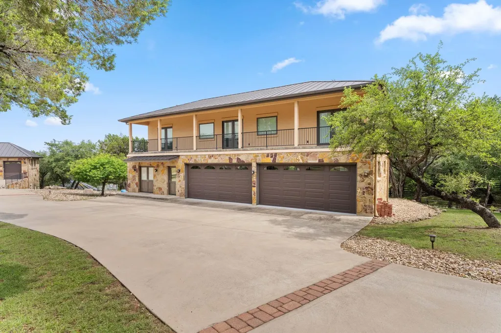 128 Carol Cove Spicewood TX 78669