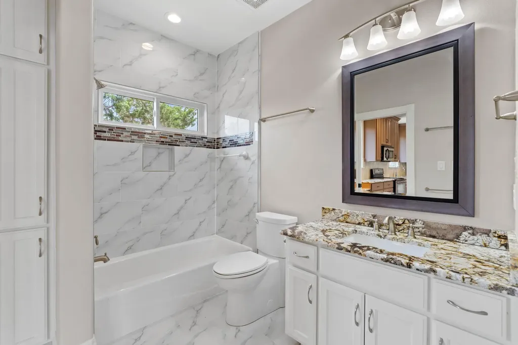 128 Carol Cove Spicewood TX 78669