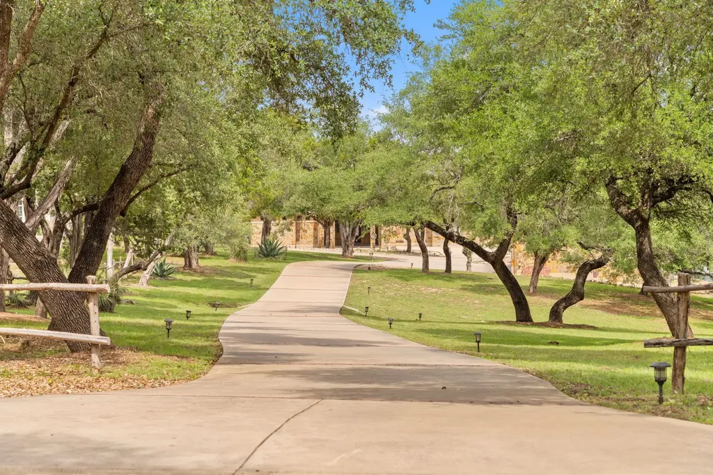 128 Carol Cove Spicewood TX 78669