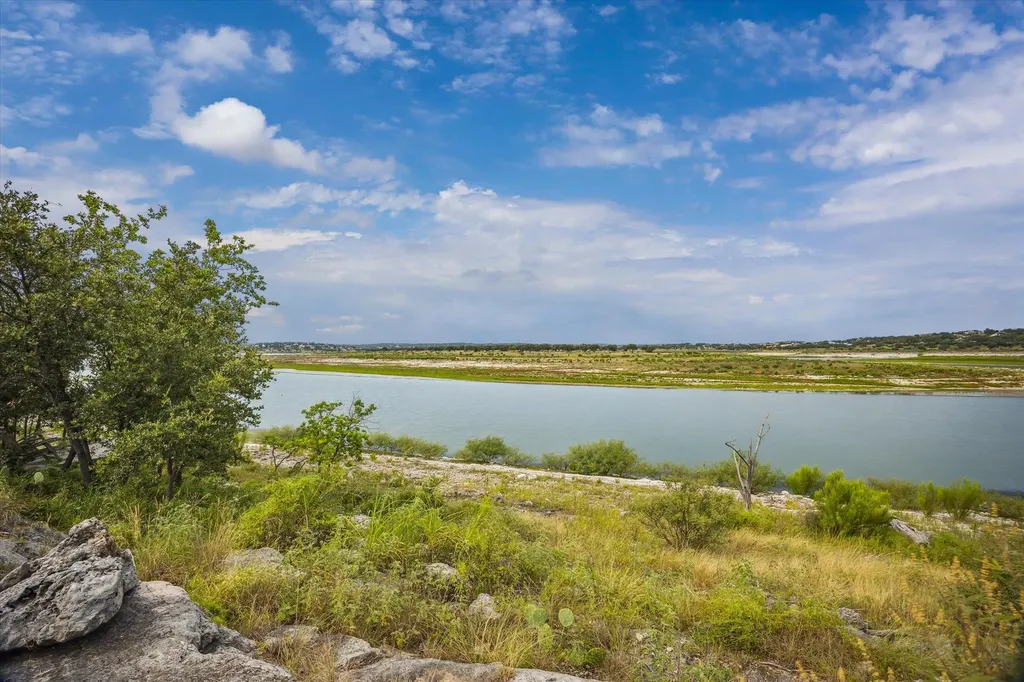 742 Park Shores Canyon Lake TX 78133