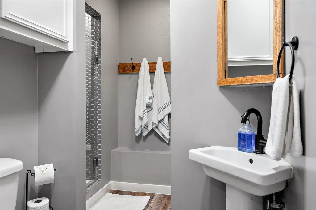 106 Center Cove II Loop Spicewood TX 78669