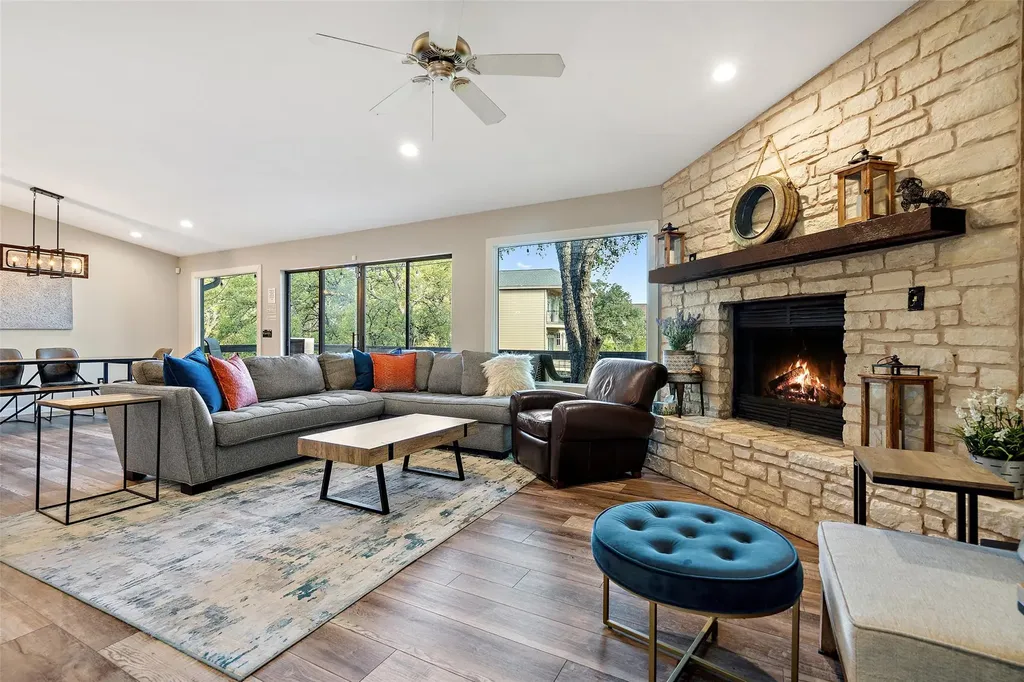 106 Center Cove II Loop Spicewood TX 78669