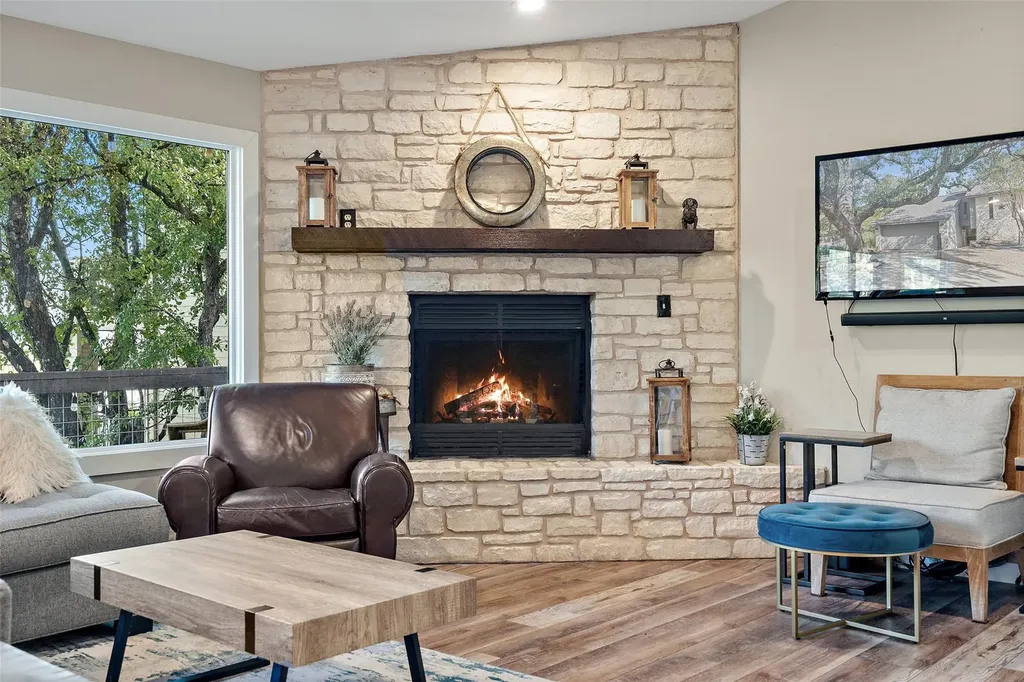 106 Center Cove II Loop Spicewood TX 78669