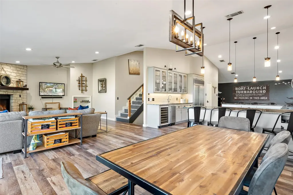 106 Center Cove II Loop Spicewood TX 78669