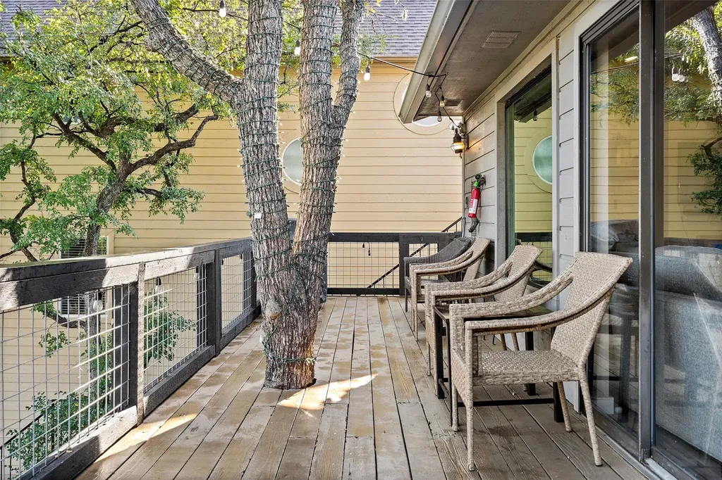 106 Center Cove II Loop Spicewood TX 78669
