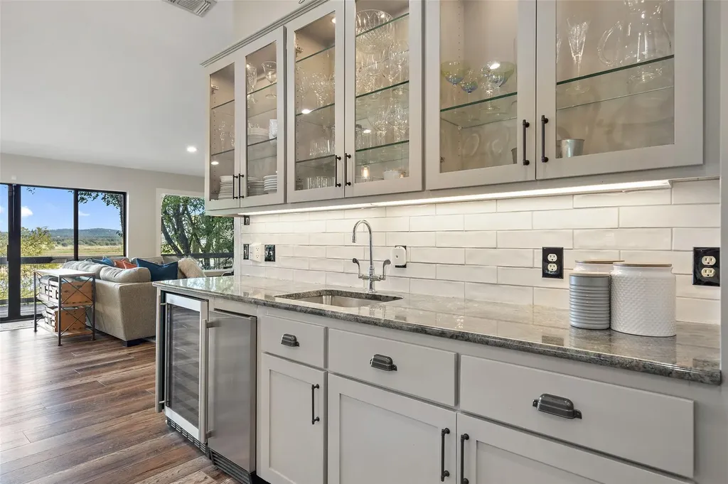 106 Center Cove II Loop Spicewood TX 78669