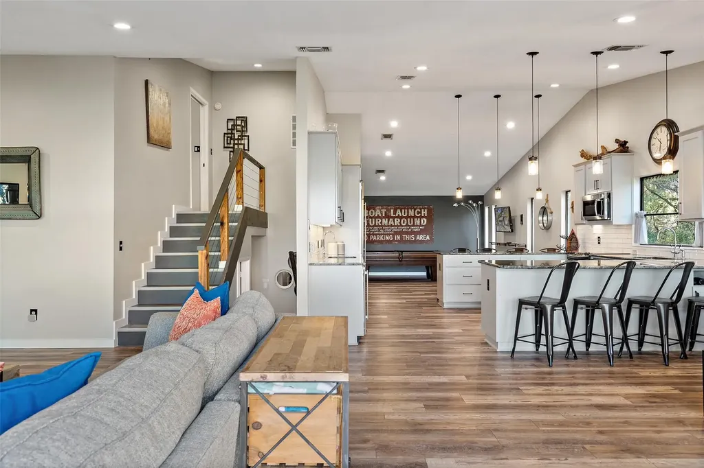 106 Center Cove II Loop Spicewood TX 78669