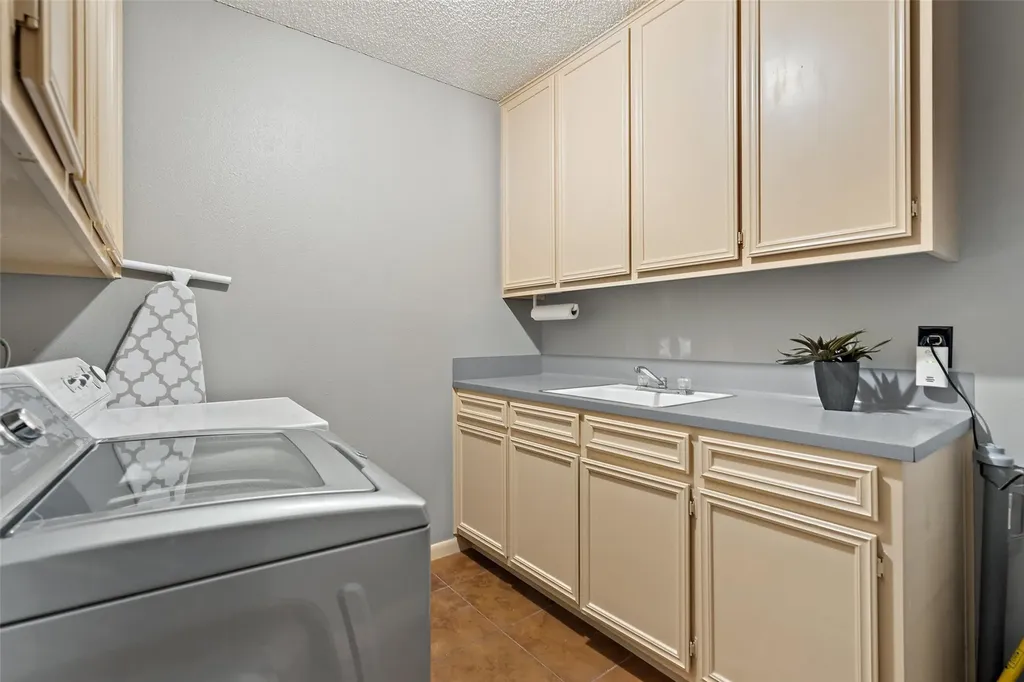106 Center Cove II Loop Spicewood TX 78669