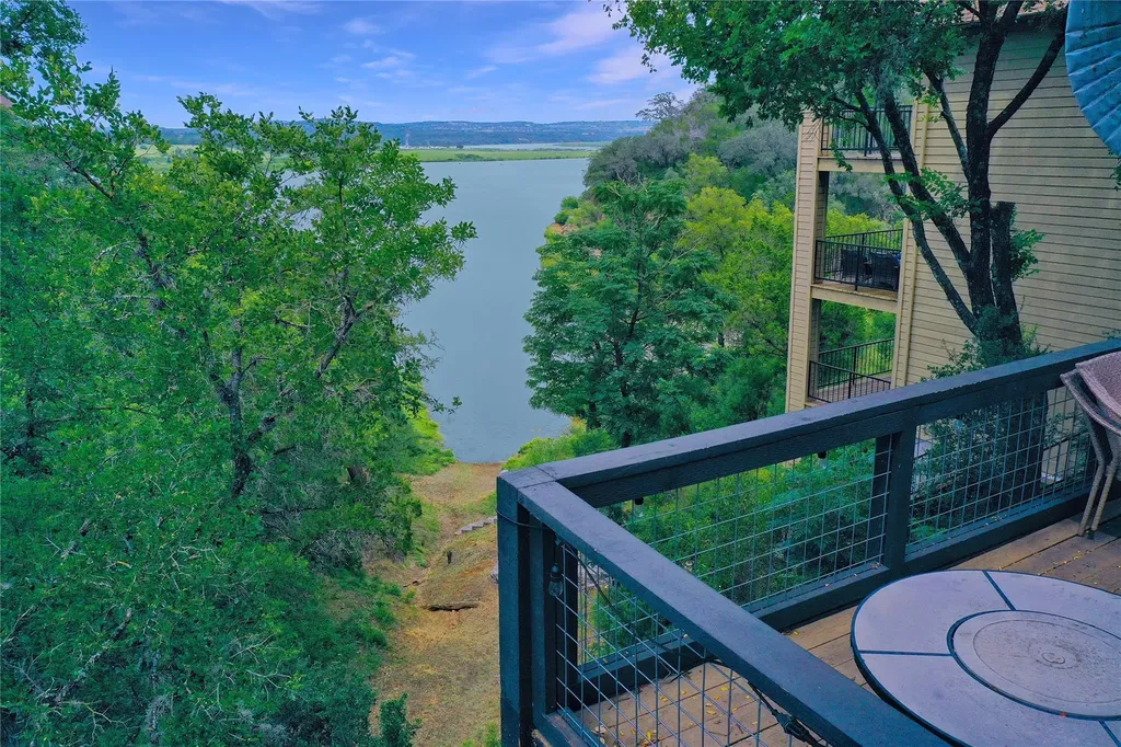 106 Center Cove II Loop Spicewood TX 78669