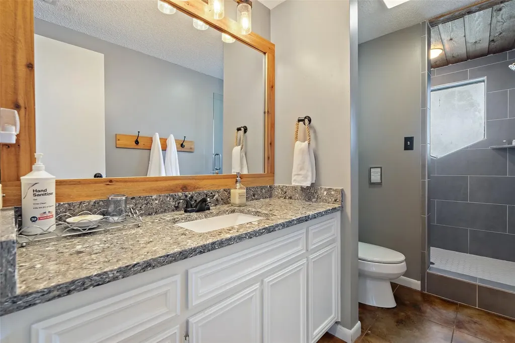 106 Center Cove II Loop Spicewood TX 78669