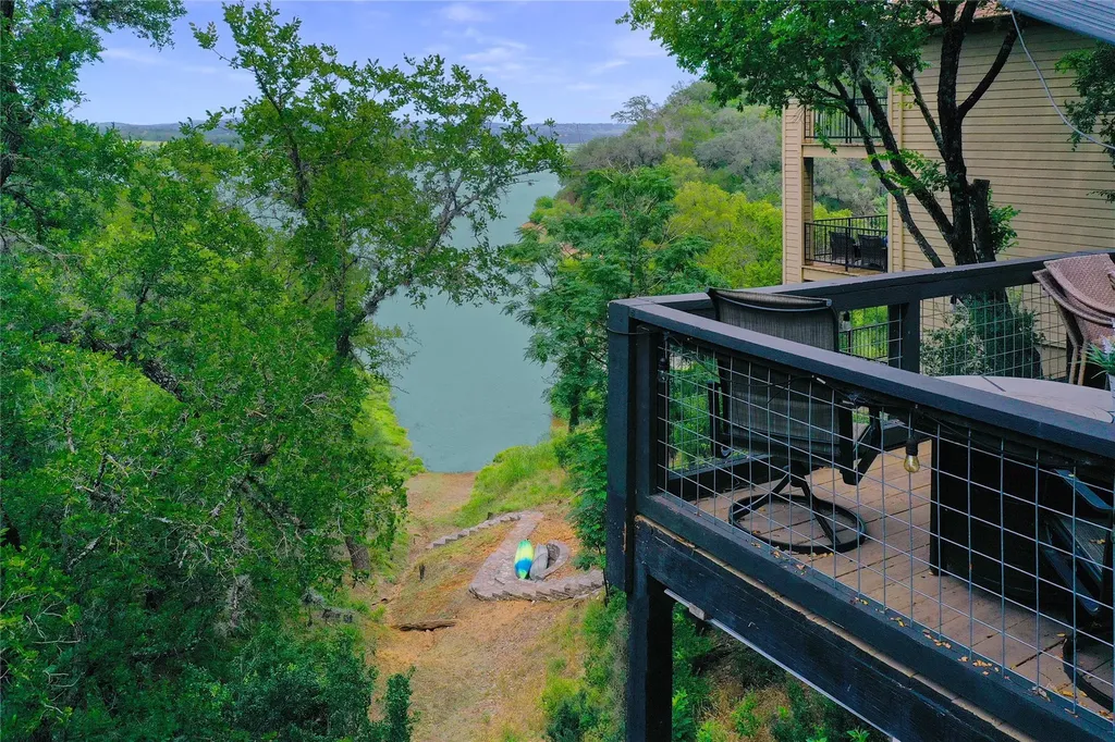 106 Center Cove II Loop Spicewood TX 78669