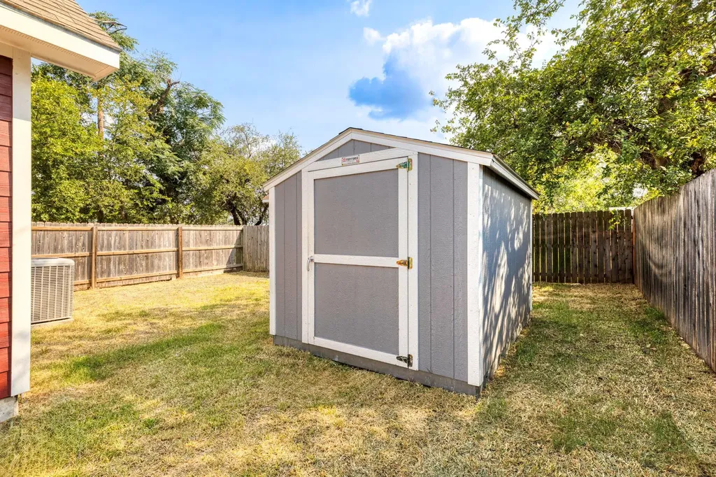1628 Armstrong Street Luling TX 78648