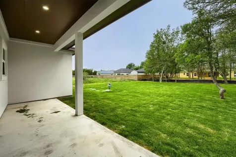 137 E Pauwela Lane Bastrop TX 78602