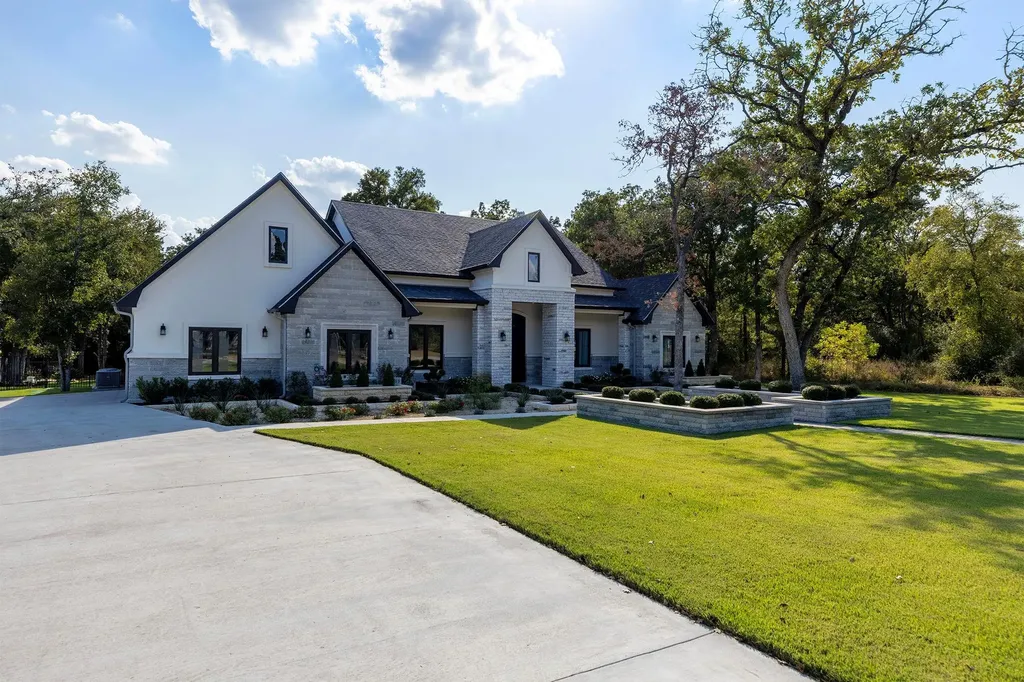 153 Fawn Hollow Elgin TX 78621