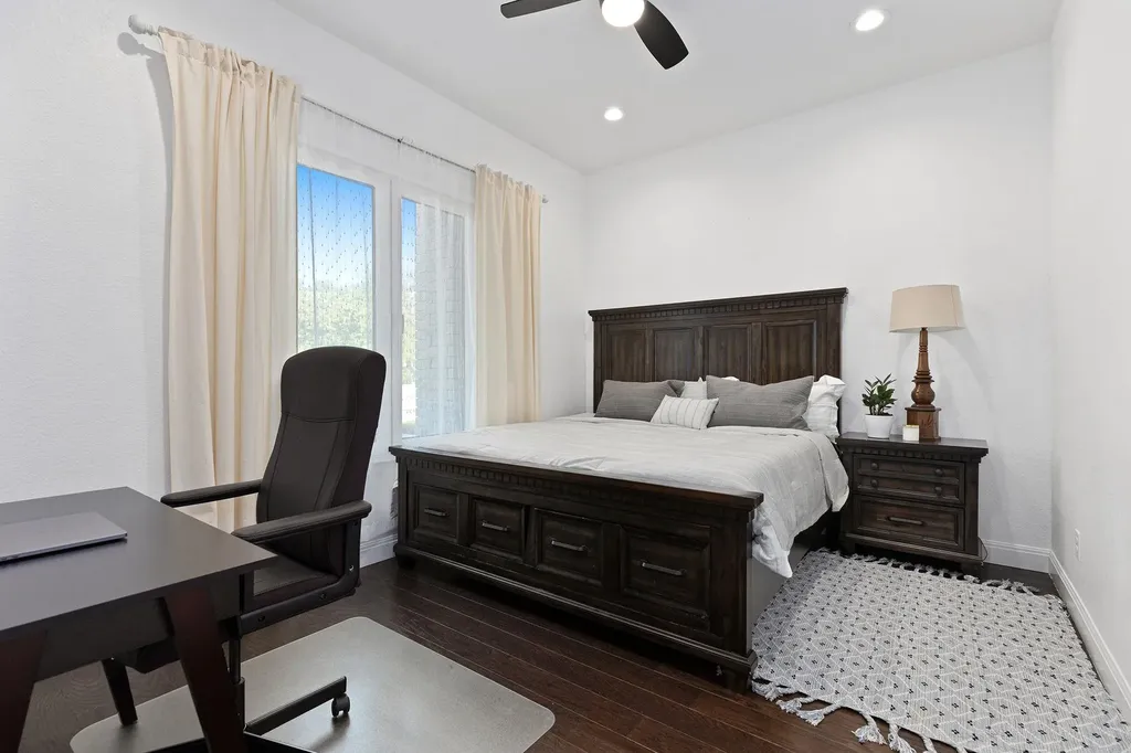 153 Fawn Hollow Elgin TX 78621