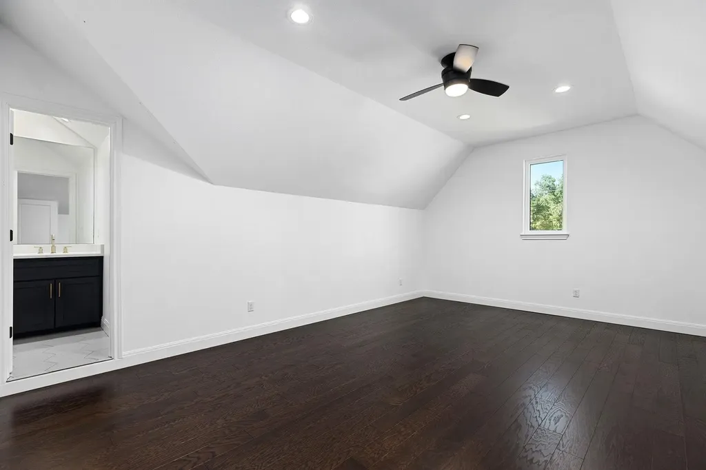 153 Fawn Hollow Elgin TX 78621