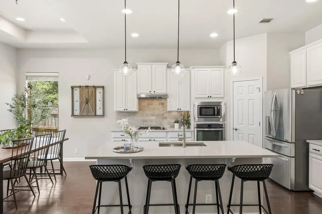 5433 Texas Bluebell Drive Spicewood TX 78669
