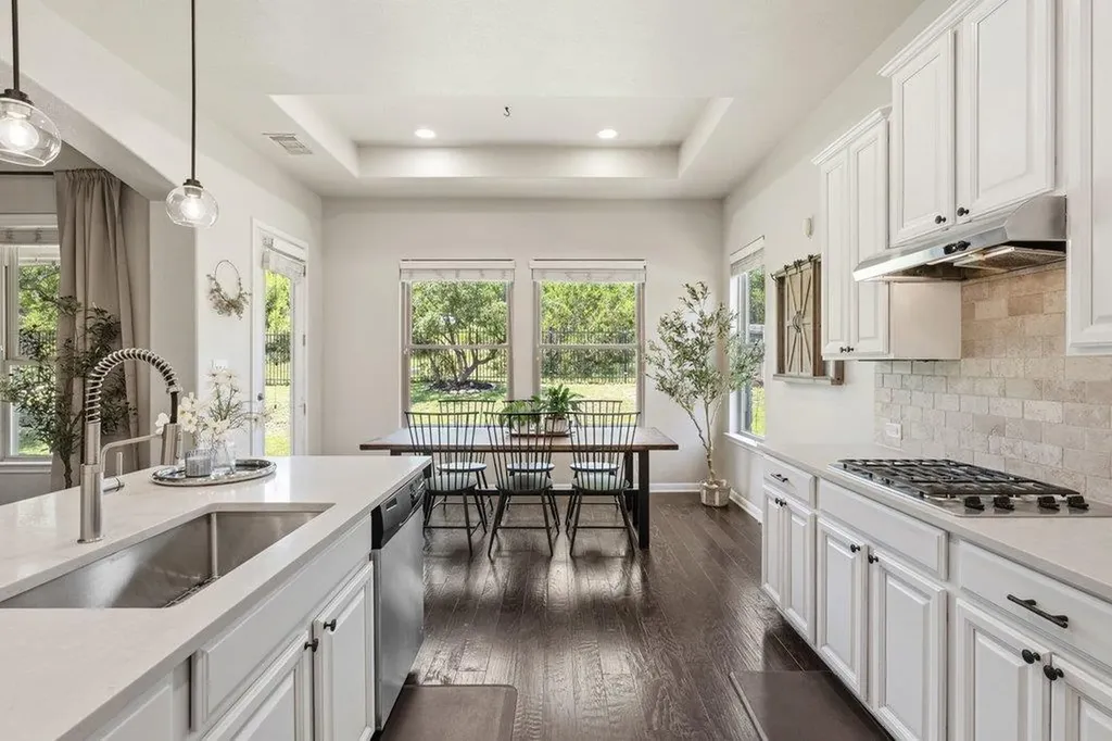 5433 Texas Bluebell Drive Spicewood TX 78669