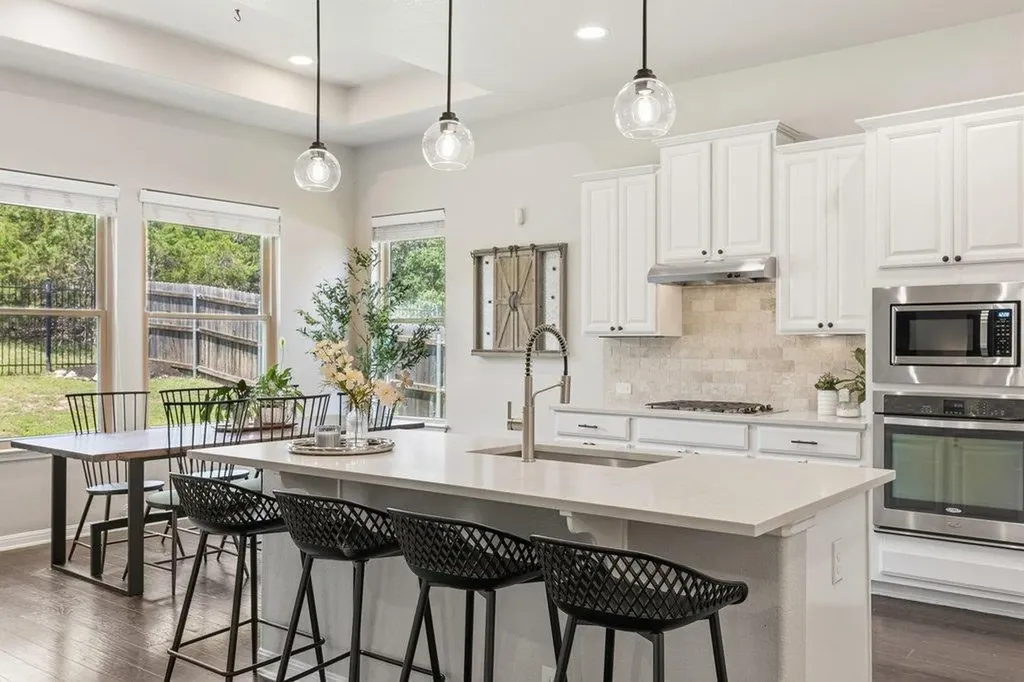 5433 Texas Bluebell Drive Spicewood TX 78669
