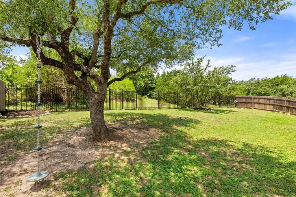 5433 Texas Bluebell Drive Spicewood TX 78669