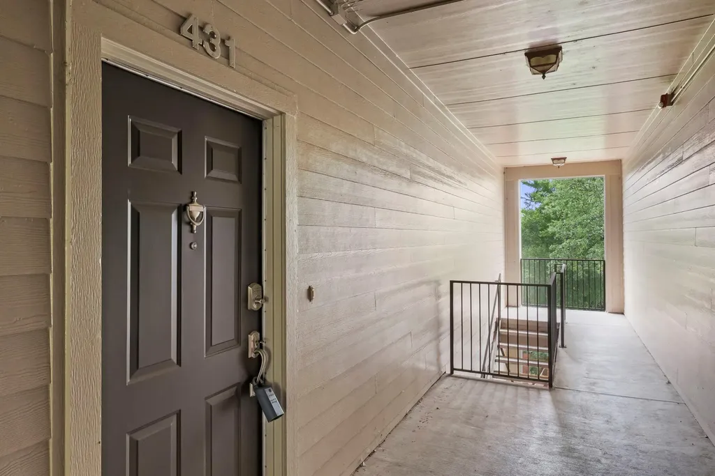 2216 Thornton Road Austin TX 78704