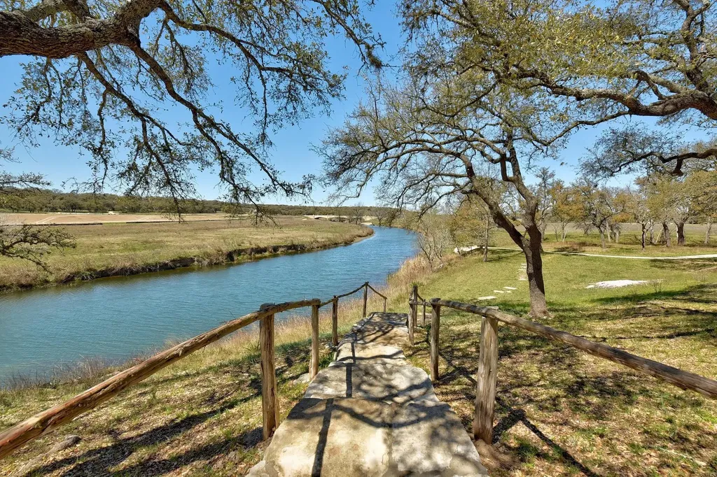 509 Climbing Rock Loop Dripping Springs TX 78620
