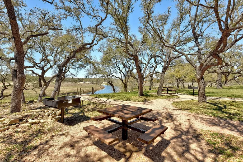 509 Climbing Rock Loop Dripping Springs TX 78620