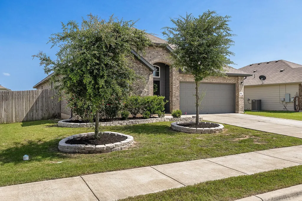 503 Hendelson Lane Hutto TX 78634
