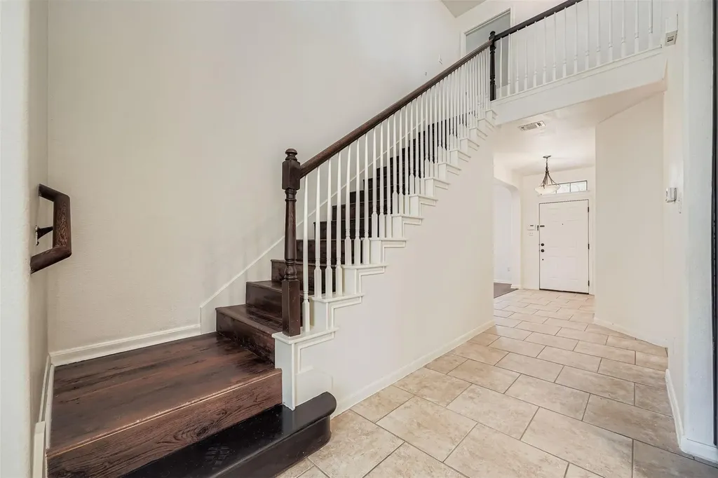 212 Great Circle Cove Austin TX 78717