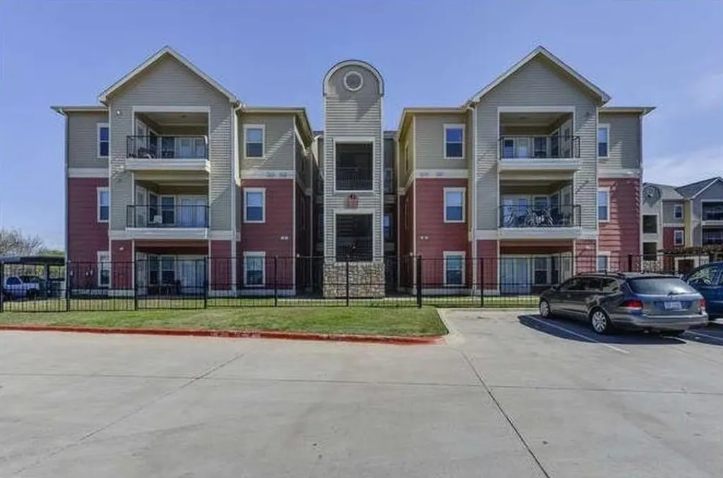 1901 Crossing Place Austin TX 78741