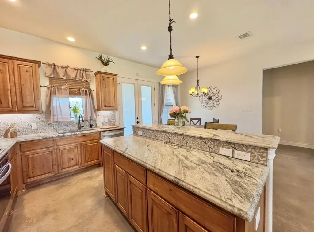 1094 Raintree Lane Elgin TX 78621