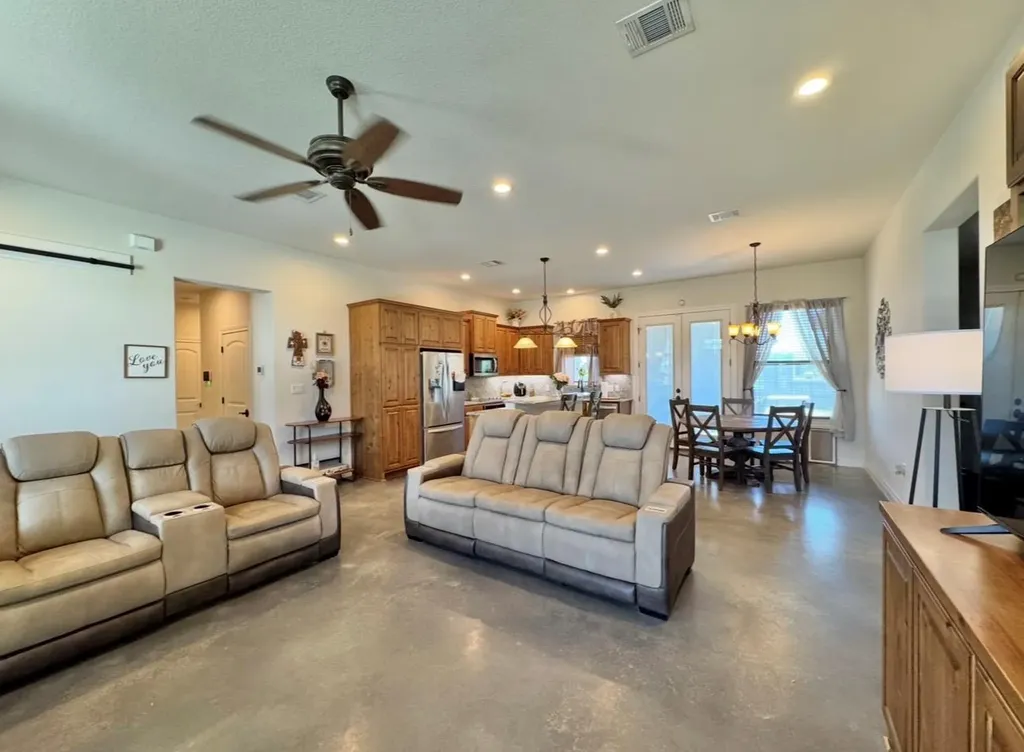 1094 Raintree Lane Elgin TX 78621