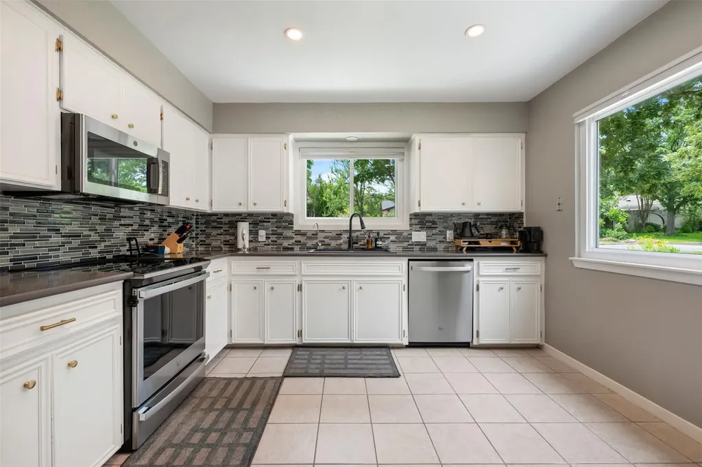 7218 S Brook Drive Austin TX 78736