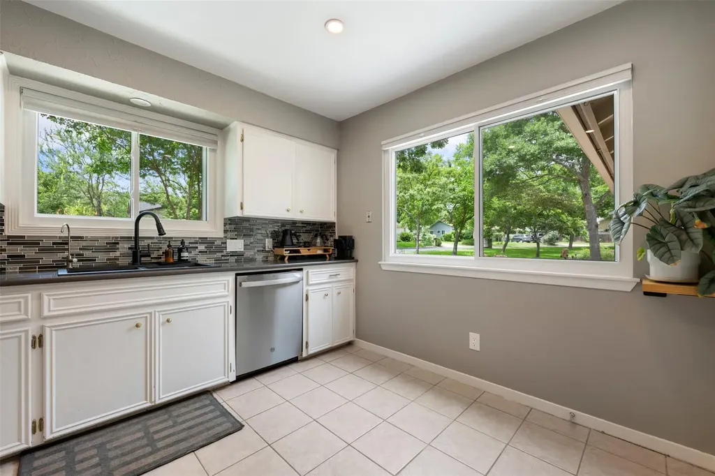 7218 S Brook Drive Austin TX 78736