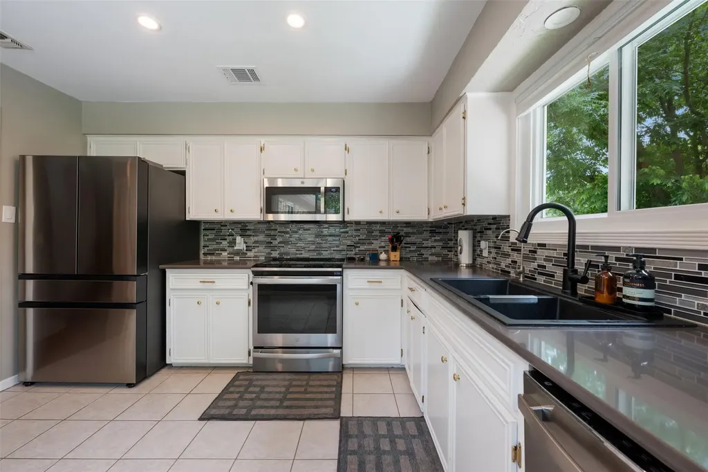 7218 S Brook Drive Austin TX 78736