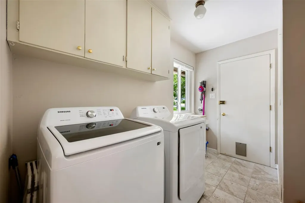 7218 S Brook Drive Austin TX 78736