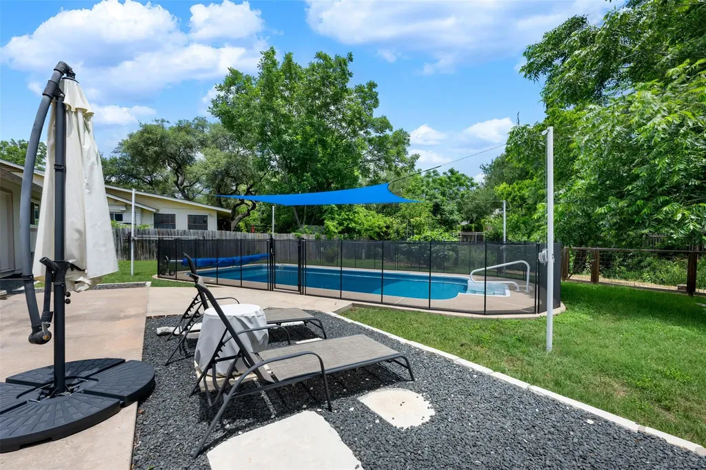 7218 S Brook Drive Austin TX 78736