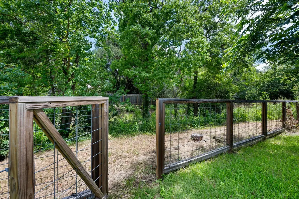 7218 S Brook Drive Austin TX 78736
