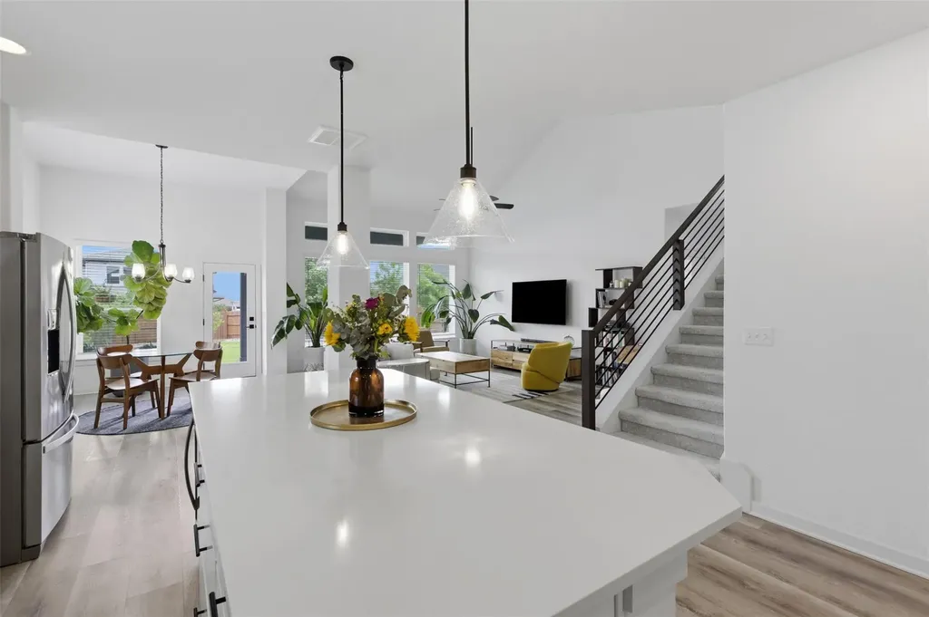 9001 Spire View Austin TX 78744