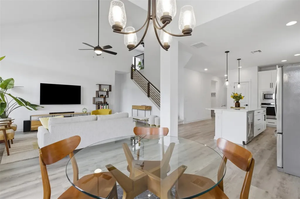9001 Spire View Austin TX 78744