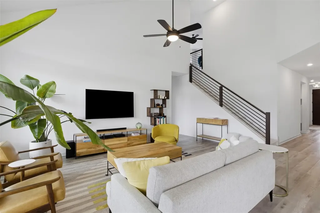 9001 Spire View Austin TX 78744